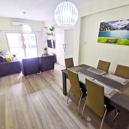 Beach-A-Holic Apartment, 2 Min Distance From Larnaca Marina Экстерьер фото