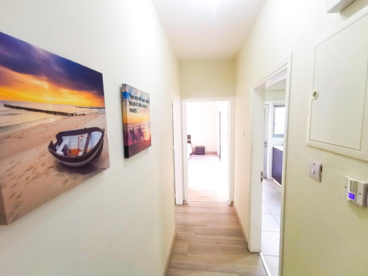 Beach-A-Holic Apartment, 2 Min Distance From Larnaca Marina Экстерьер фото