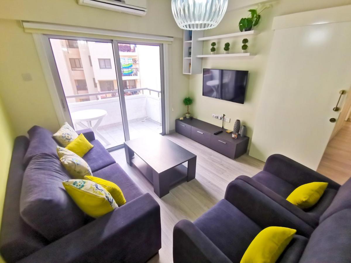 Beach-A-Holic Apartment, 2 Min Distance From Larnaca Marina Экстерьер фото